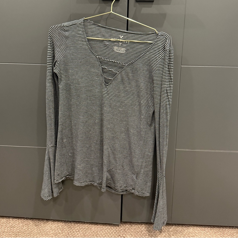 American Eagle Outfitters Black & White Striped Long Sleeve V-Neck Top